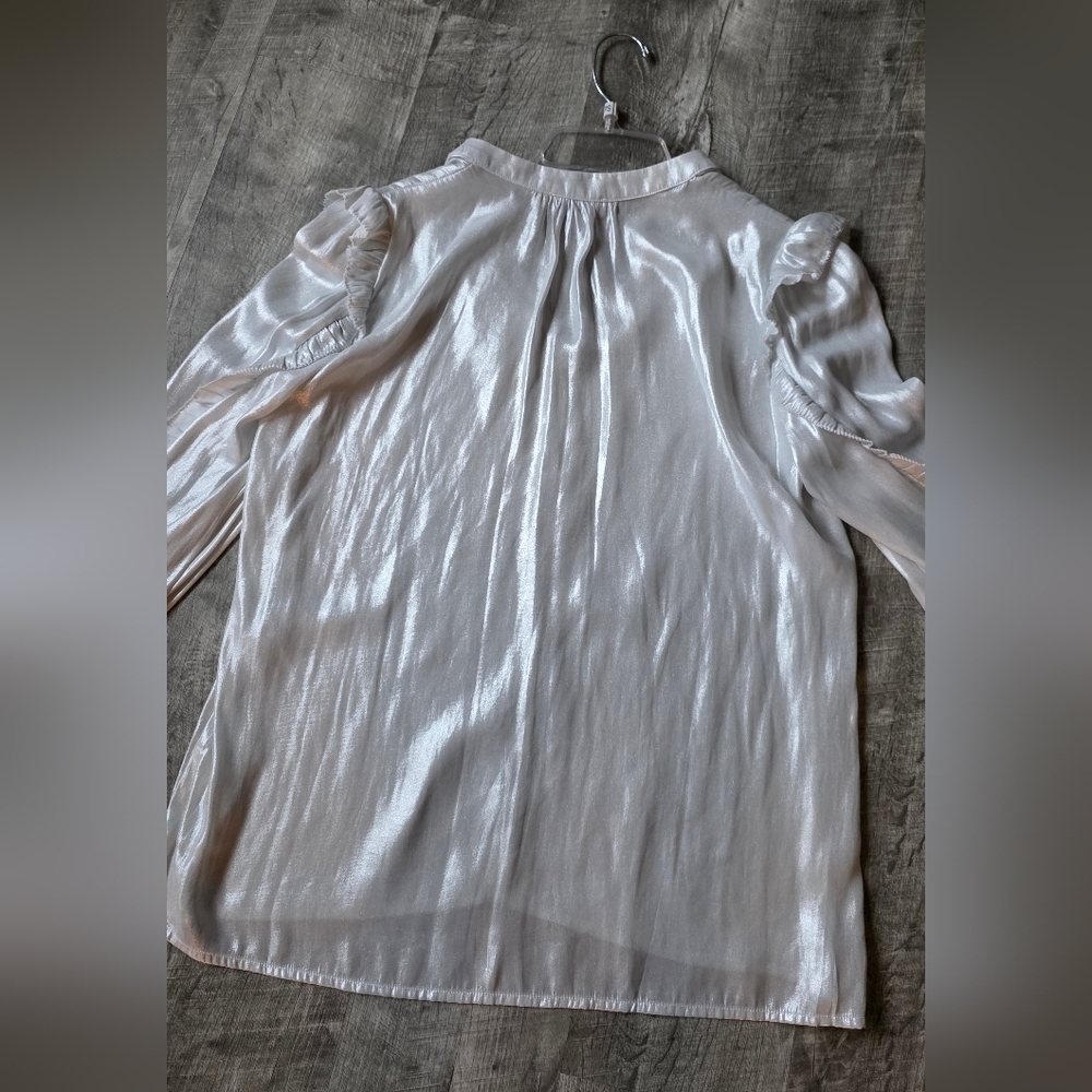 Elegant White Blouse - Picture 5 of 6